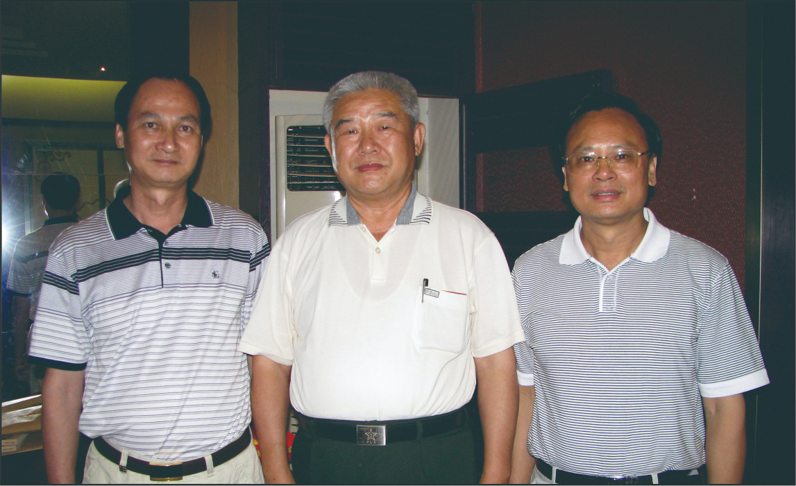 廣西區(qū)發(fā)改委領(lǐng)導(dǎo)陪同中國人民解放軍總參謀部政治部主任賈雪陽軍（照片中）到公司實(shí)地考察，并給予“好安節(jié)電器”高度評價